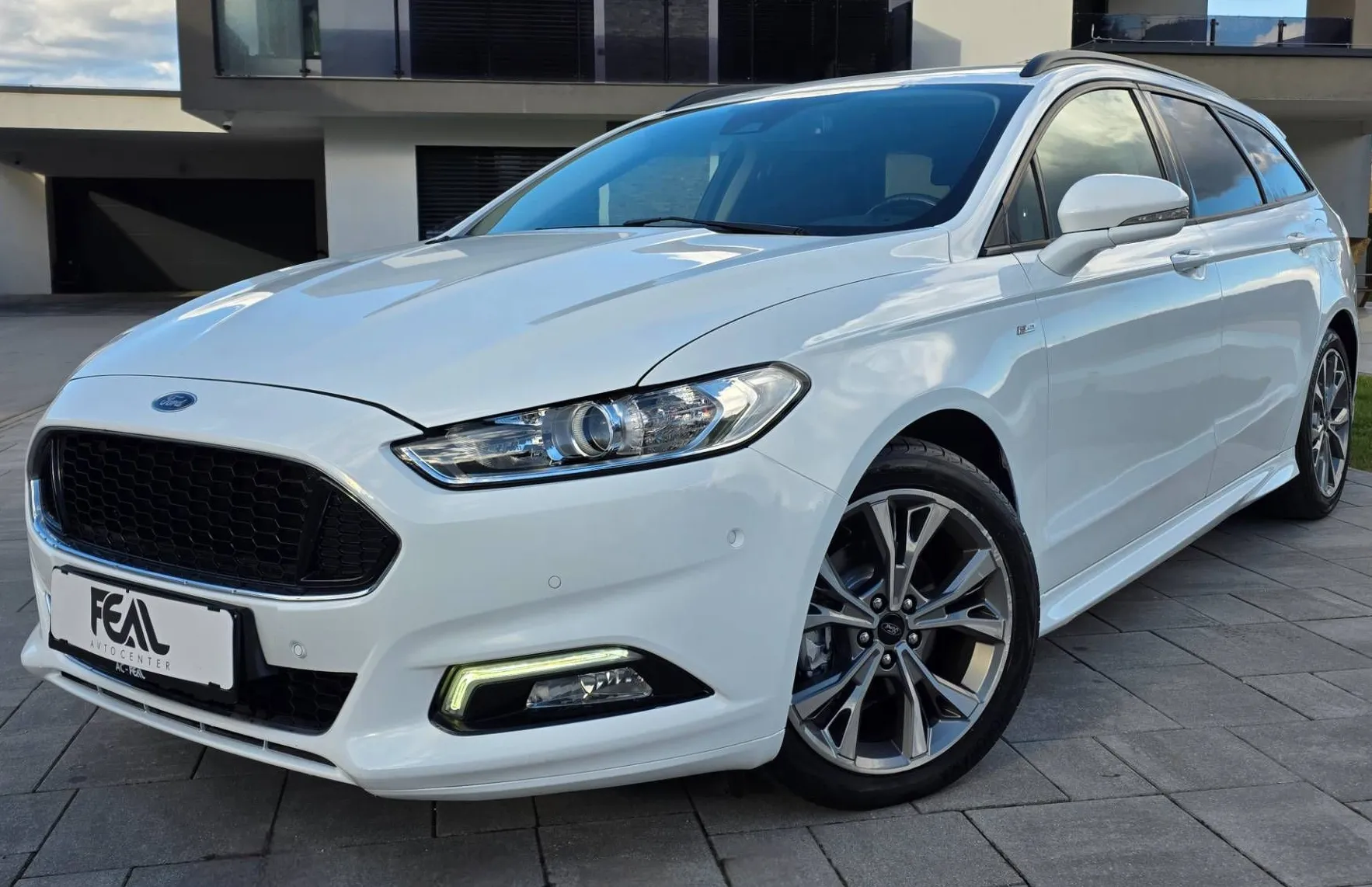 Zunanja slika - Ford Mondeo - 2.0 TDCi-ST LINE-119.000KM-1 LASTNIK-ODLIČEN... - 1