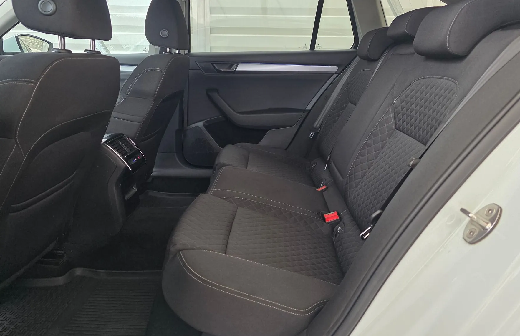 Zunanja slika - Škoda Superb - 2.0 TDI 4X4 -WEBASTO - RADAR - KAMERA - EL.KLJUKA - 8