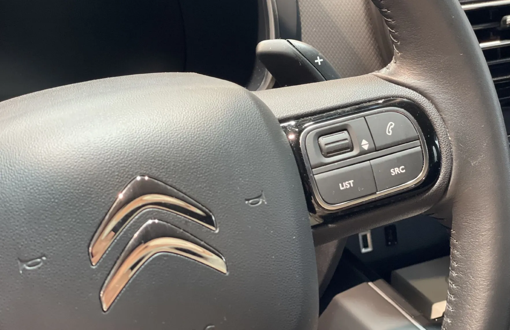 Zunanja slika - Citroën C5 Aircross - 1.LASTNIK-KEYLESS-NAVIGACIJA-360KAMERA-RADAR-LED - 13
