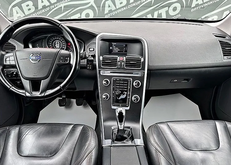 Zunanja slika - Volvo XC60 - D4 R-Design Momentum+133KW+ALU+XENON+USNJE+UGODNO - 9