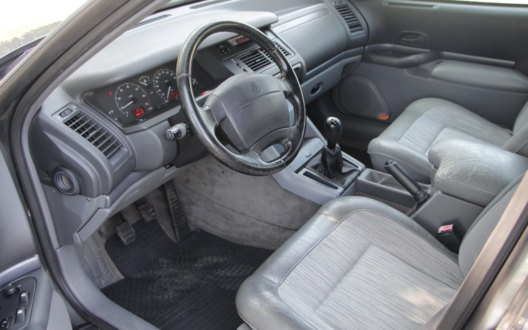 Notranja slika - Renault Safrane - Fairway 2,5 - 12
