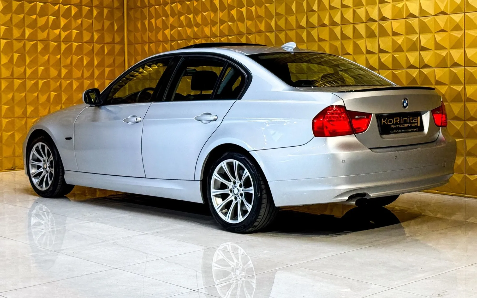 Notranja slika - BMW serija 3: - 318d LCI-STREŠNO OKNO-GRETJE-NAVI-PDC - 7