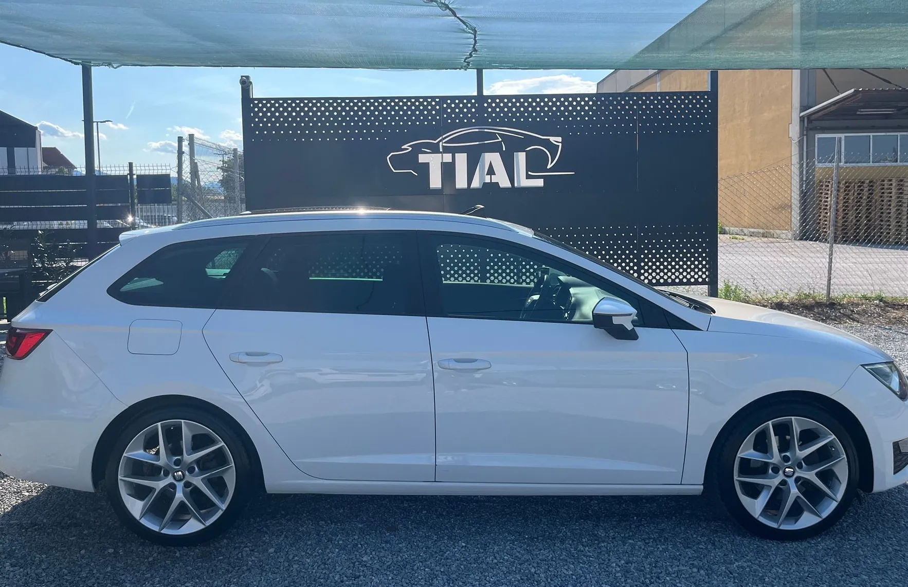 Zunanja slika - Seat Leon - 2.0 TDI 4X4-LED-NAVI-PANO-ALU17-OPR.VELIK SERVIS - 8