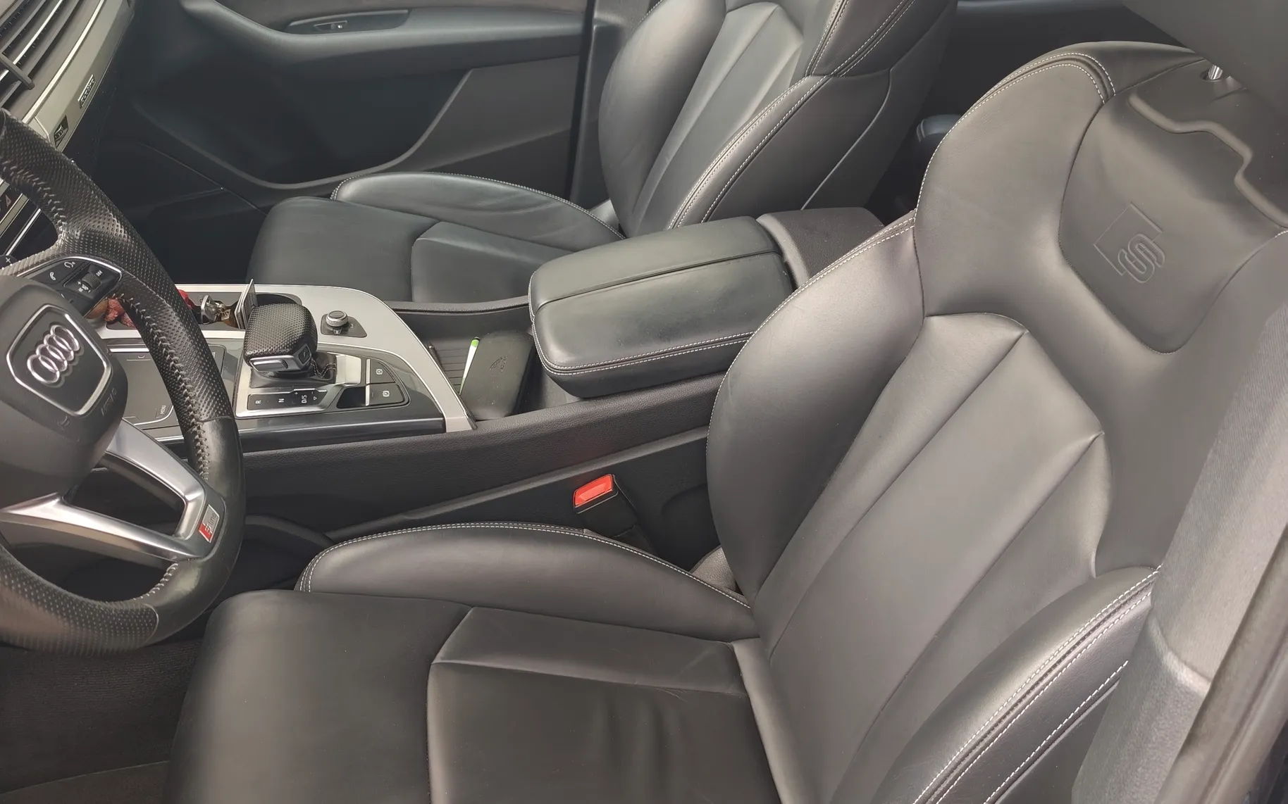 Notranja slika - Audi Q7 - Etron - 6