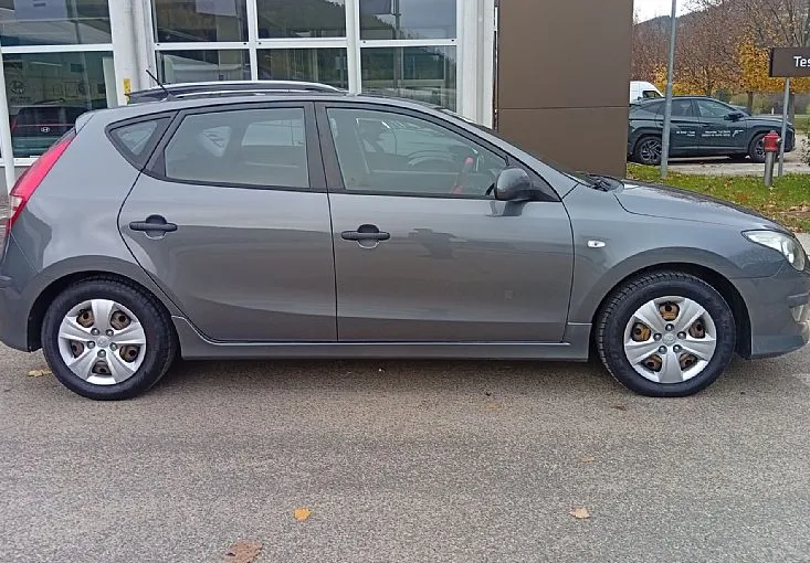 Zunanja slika - Hyundai i30 - 1.6 CRDi Style 1. LASTNIK - 3