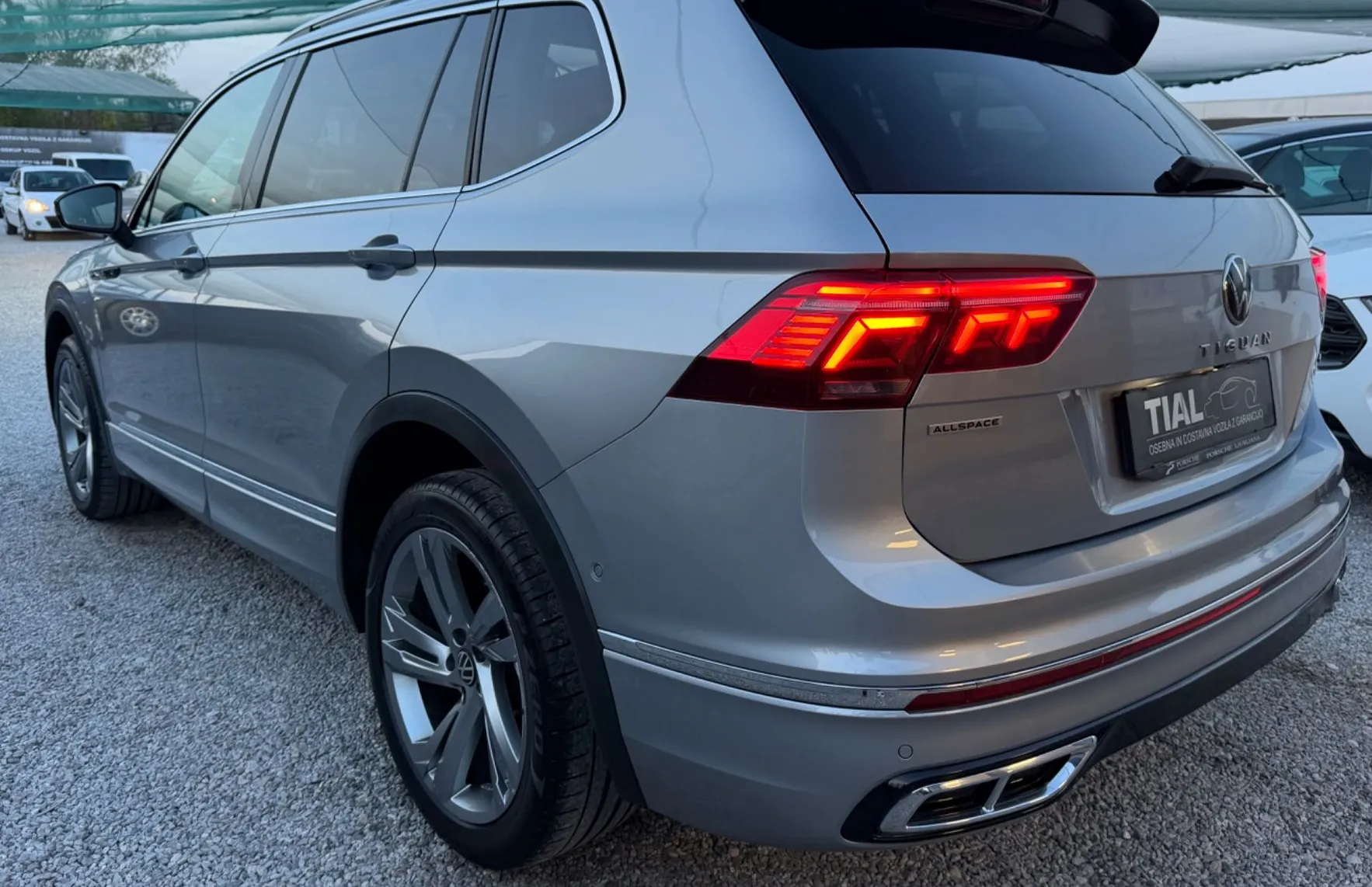 Zunanja slika - Volkswagen Tiguan Allspace - 4motion-2.0 TDI-R-Line-DSG-PANO-MRTVI KOTI-VIRTUA - 5