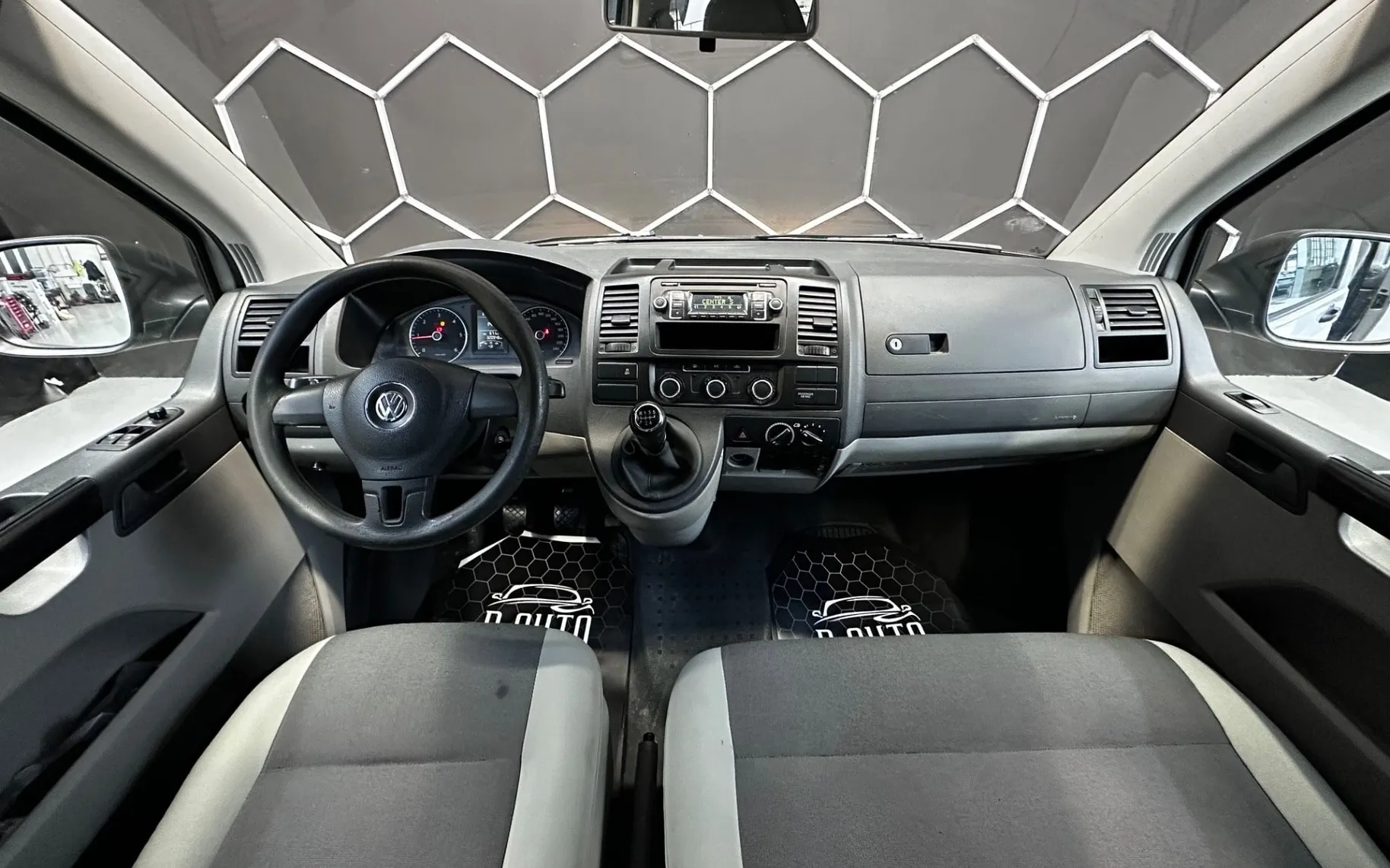 Notranja slika - Volkswagen Transporter - 2.0 TDI 9 SEDEŽEV... - 9