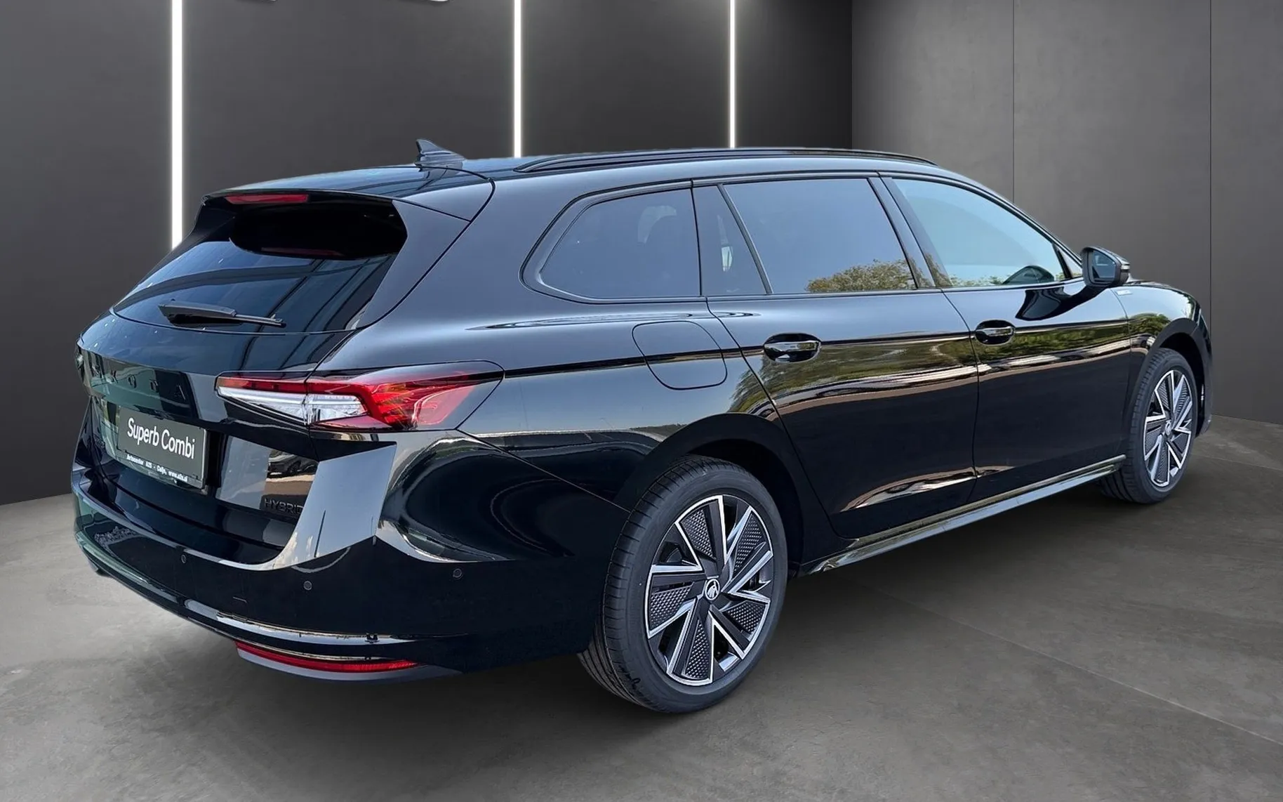 Zunanja slika - Škoda Superb - Combi 1.5 TSI mHEV Sportline DSG - 3
