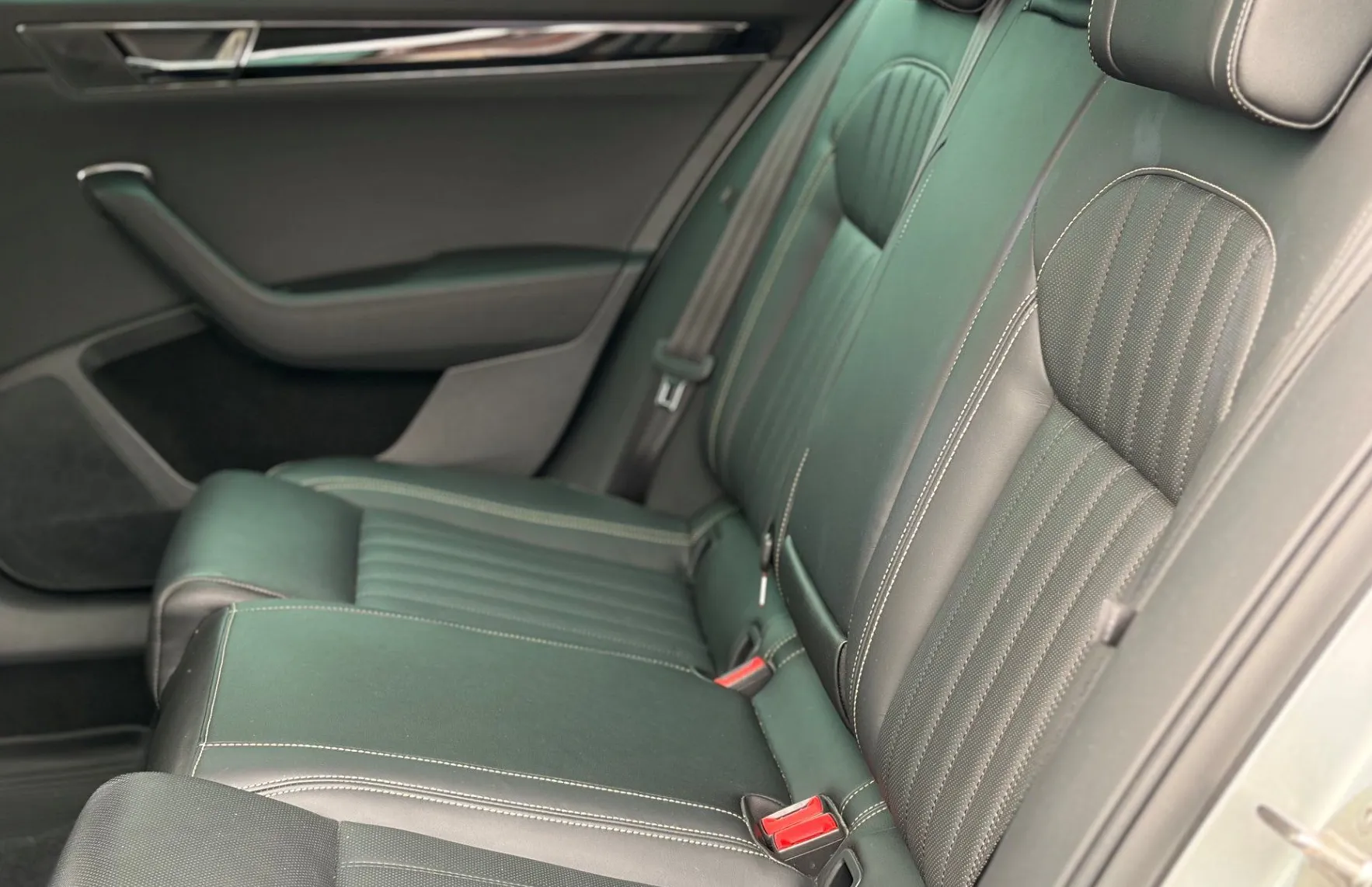 Zunanja slika - Škoda Superb - Combi 4x4 2.0 TDI L K DSG - 4