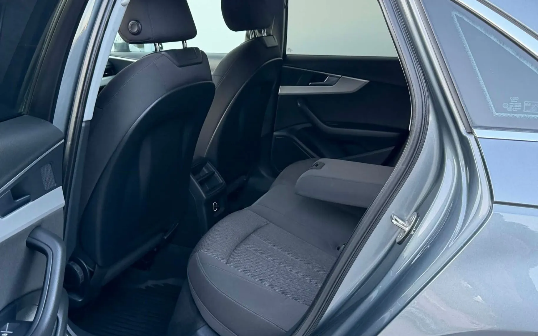 Notranja slika - Audi A4 - 2.0 TDI-AUT-VIRTUAL-166.000km-LIZING ZA TUJCE- - 23