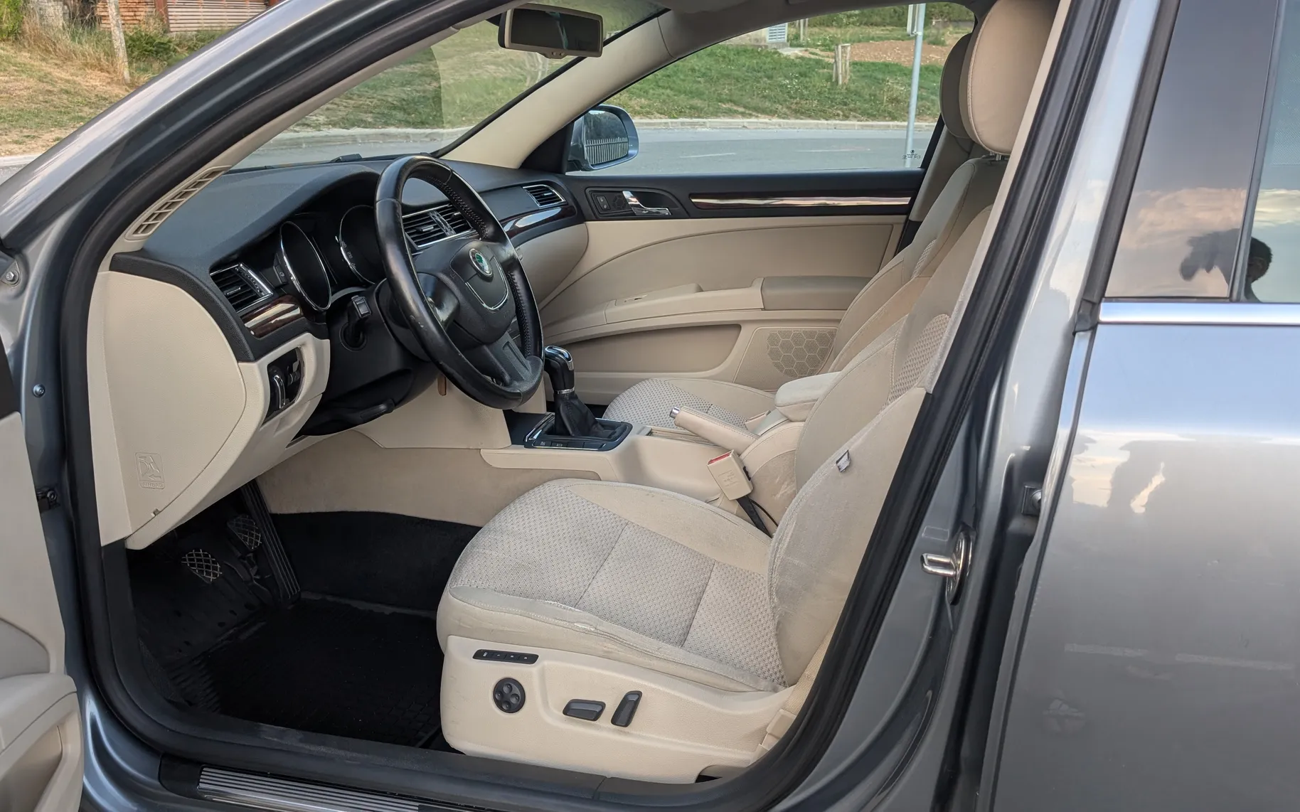 Notranja slika - Škoda Superb - Škoda  Elegance 1.8 TSI - 7