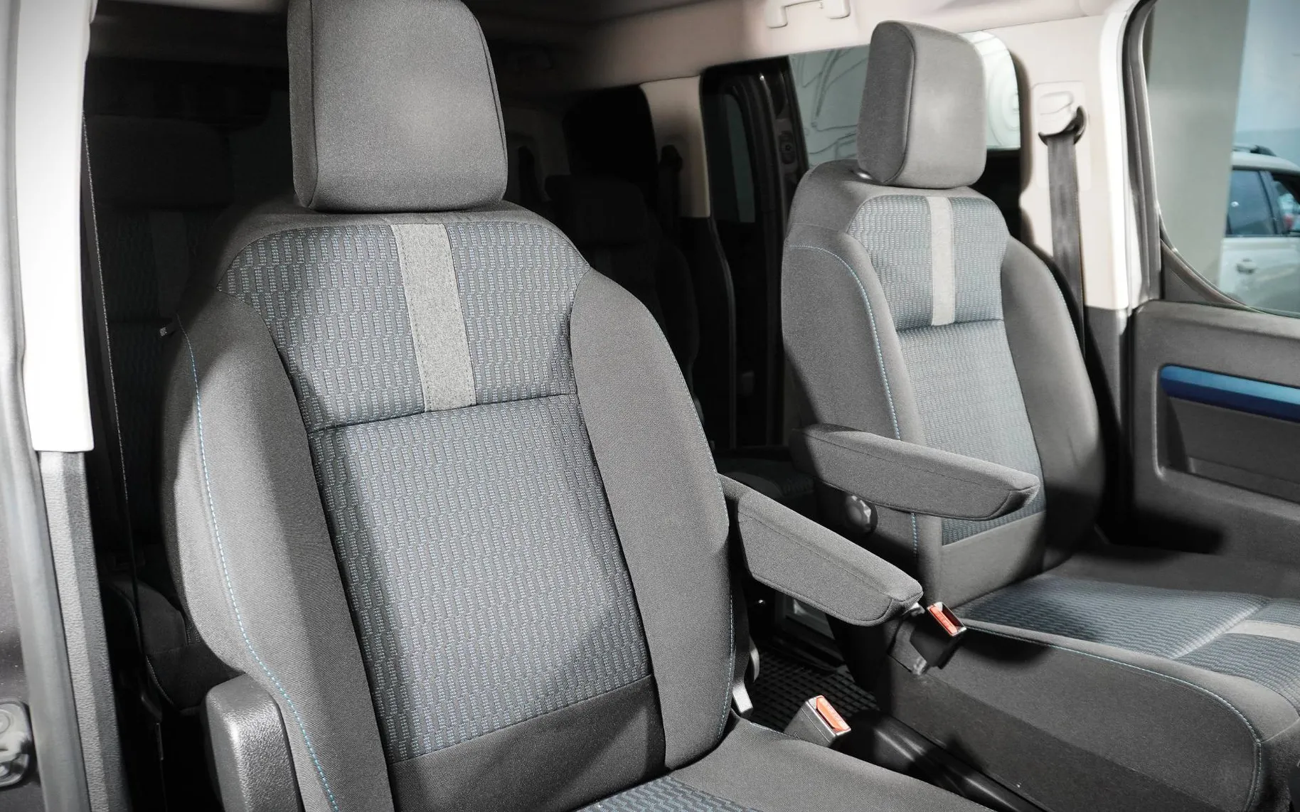 Zunanja slika - Peugeot Traveller - 2.0 BlueHDi 110kw SLO+LED+TOP - 15