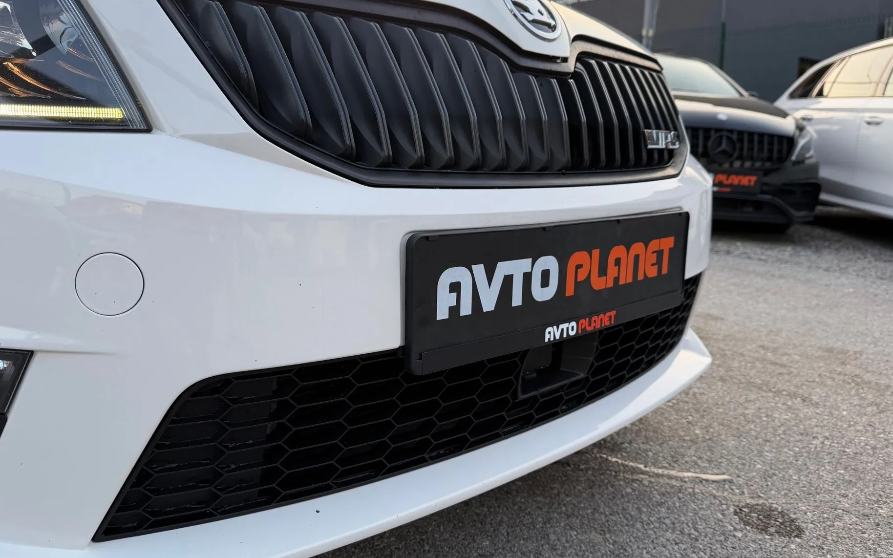Zunanja slika - Škoda Octavia - 2.0 TDI RS AUT. ACC LED XENON F1 NAVI ALU 19 - 12