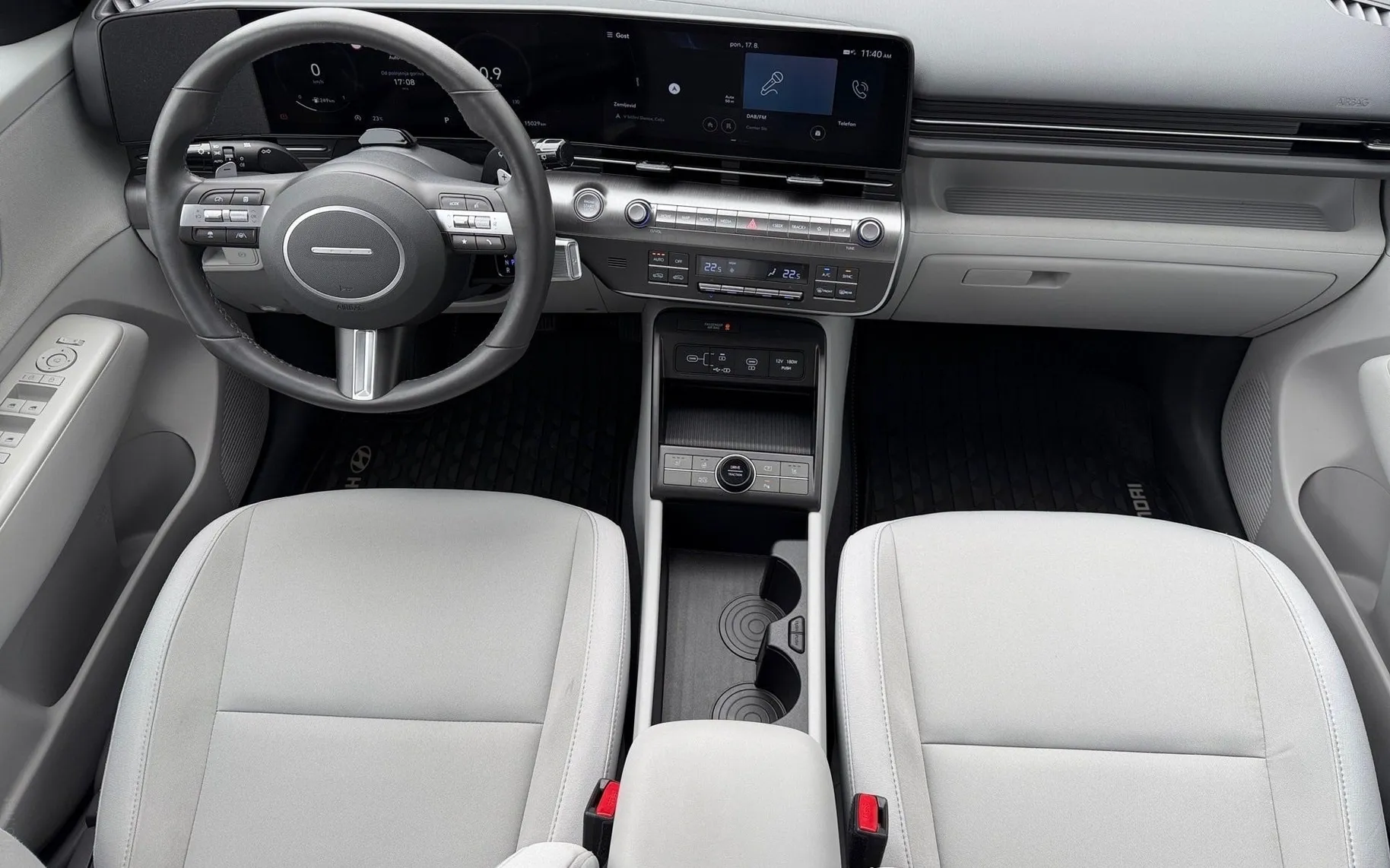 Notranja slika - Hyundai Kona - 1.0 T-GDI 120 ISG MHEV Premium DCT-SLO-1.lastnik - 10