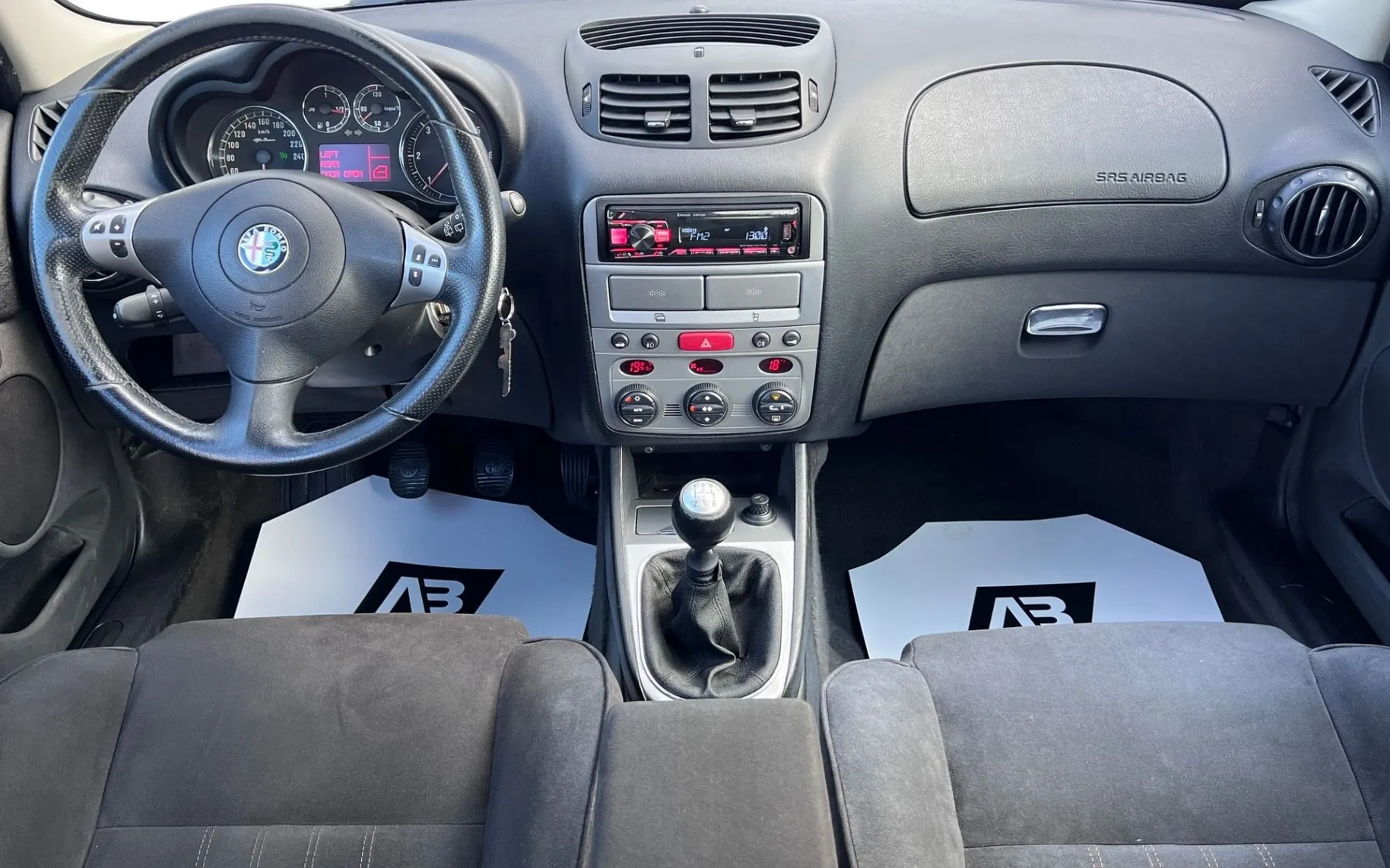 Notranja slika - Alfa Romeo 147 - 1.9 JTD M-JET+PDC+SAMO 117.875km+TEMP - 12