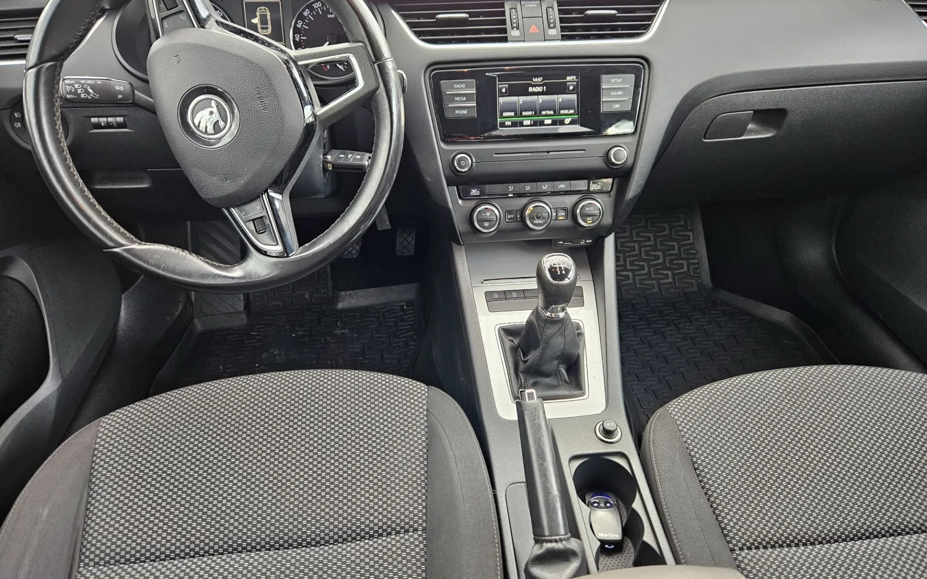Notranja slika - Škoda Octavia - 1.6 TDI Family ... - 10