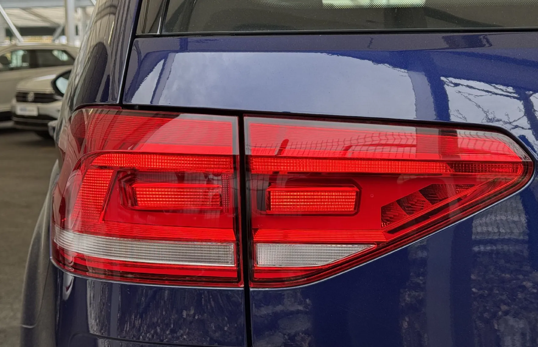 Zunanja slika - Volkswagen Touran - 1.5 TSI DSG Family 7 sedežev - 6