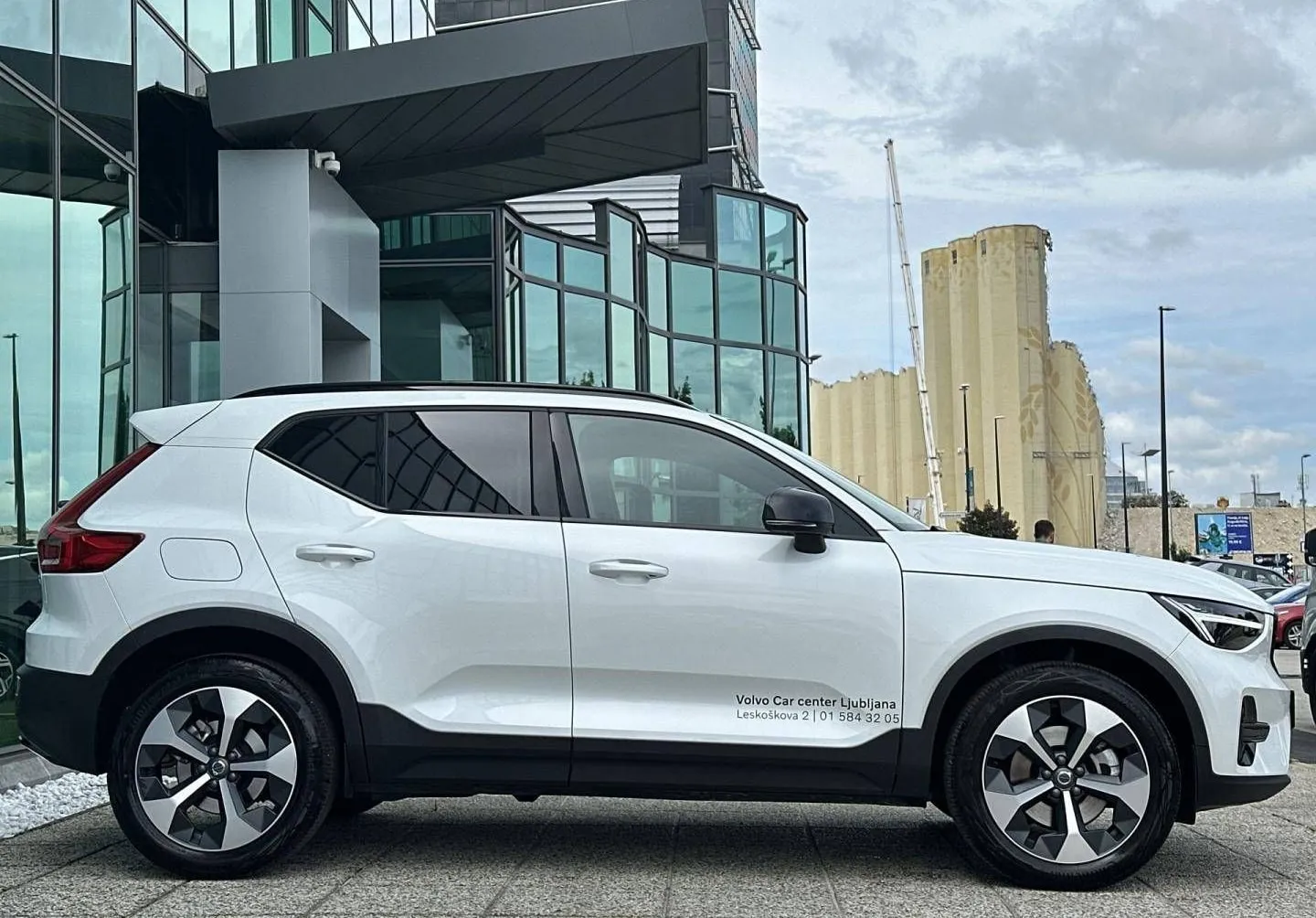 Zunanja slika - Volvo XC40 - B3P Plus Dark Avt. - 4