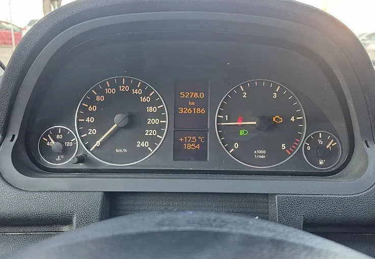 Zunanja slika - Mercedes-Benz A-Razred - A 180 CDI + KLJUKA + UPORABEN + UGODNO - 11