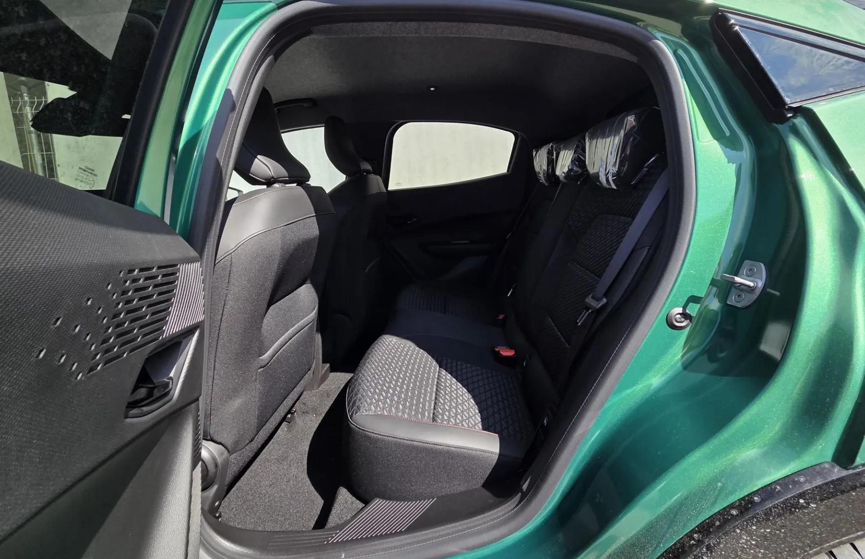 Zunanja slika - Renault Clio - 6 Techno TCE115+Varnost,Parkiranje - 12