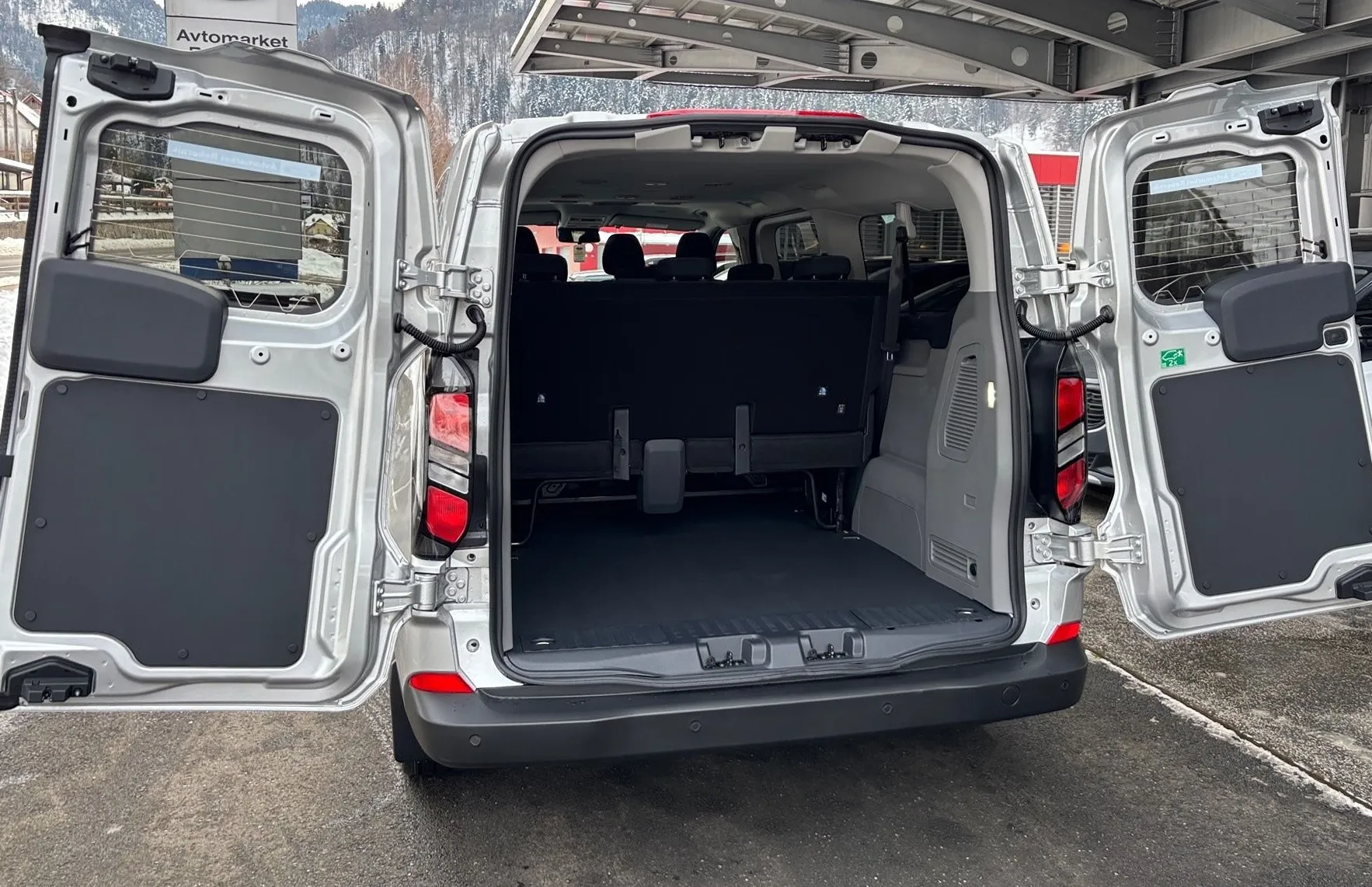 Zunanja slika - Ford E-Transit Custom - Transit Custom KOMBI TREND 2.0 TDCi 150PS M6-NA ZALOGI - 10