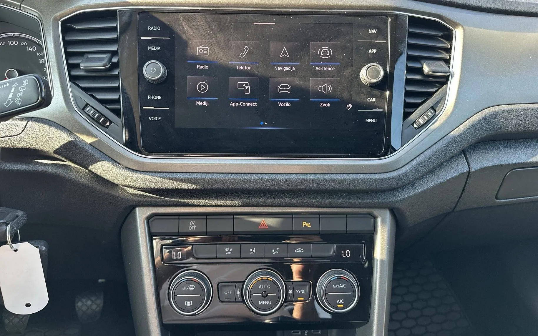 Notranja slika - Volkswagen T-Roc - 1.0 TSI BMT Style - 18