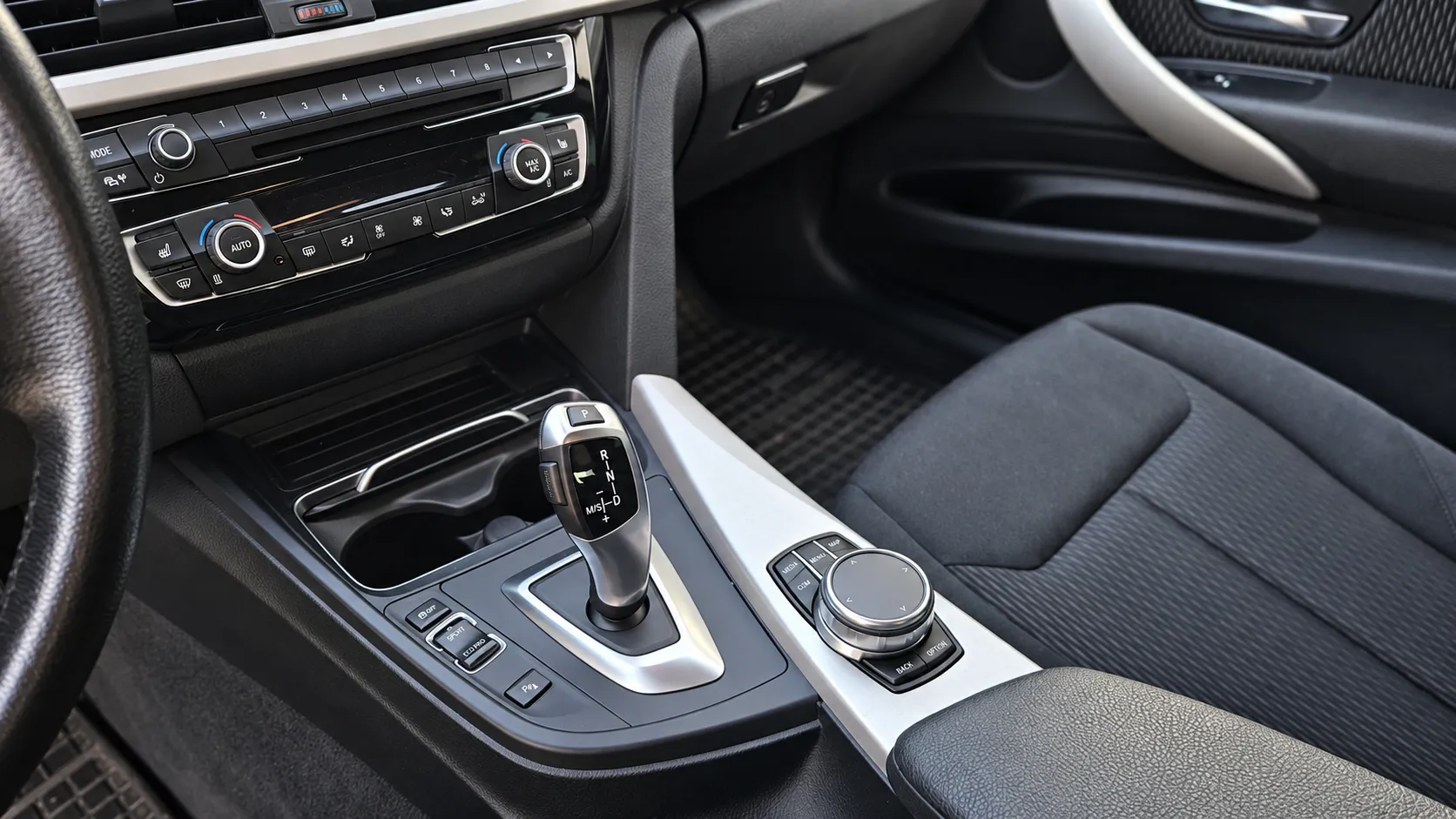 Notranja slika - BMW Serija 3 - GT 320D xDrive - 7