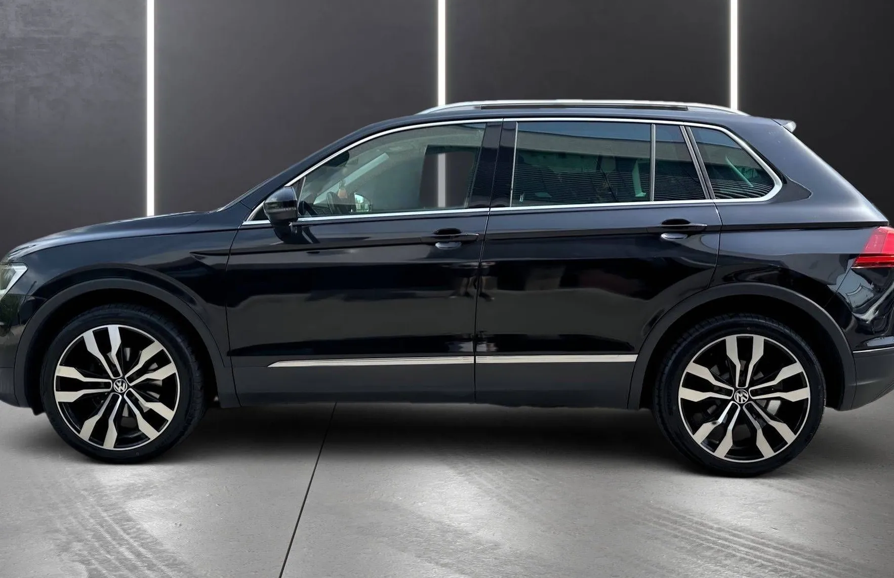 Zunanja slika - VW Tiguan - 2.0 TDI 20COL R-LINE LED NAVI PDC RADARSKI TEM T - 4