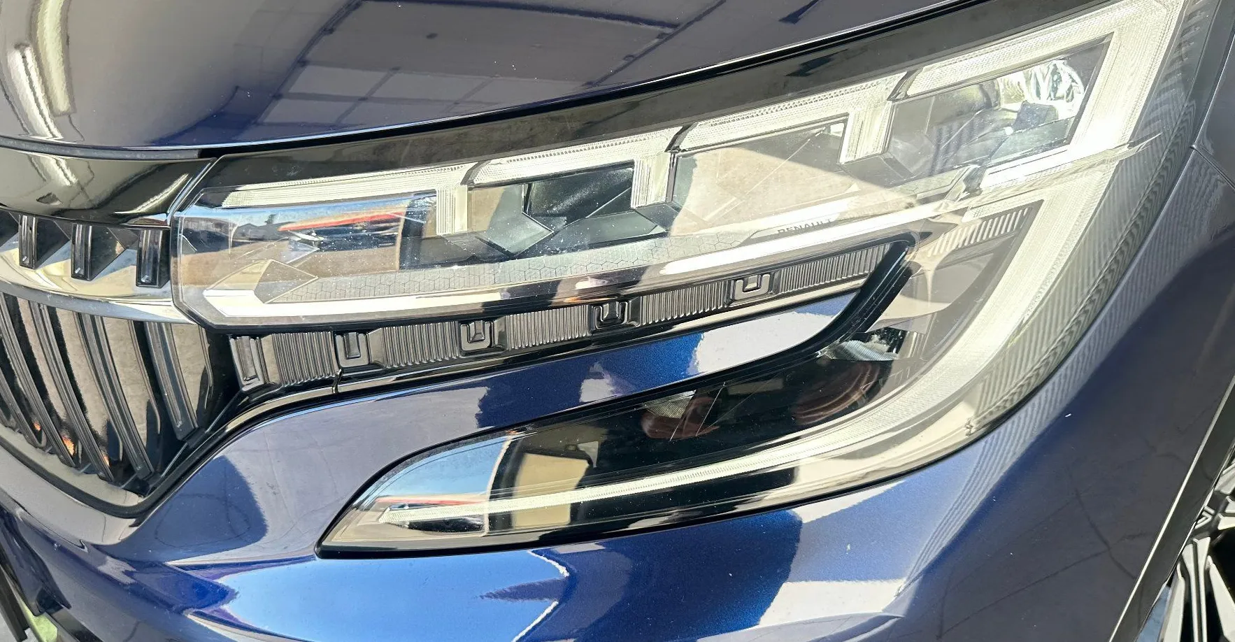 Zunanja slika - Renault Grand Espace - E-Tech full hybrid 200 Iconic.USNJE.KAMERA.7 SEDEŽ - 4