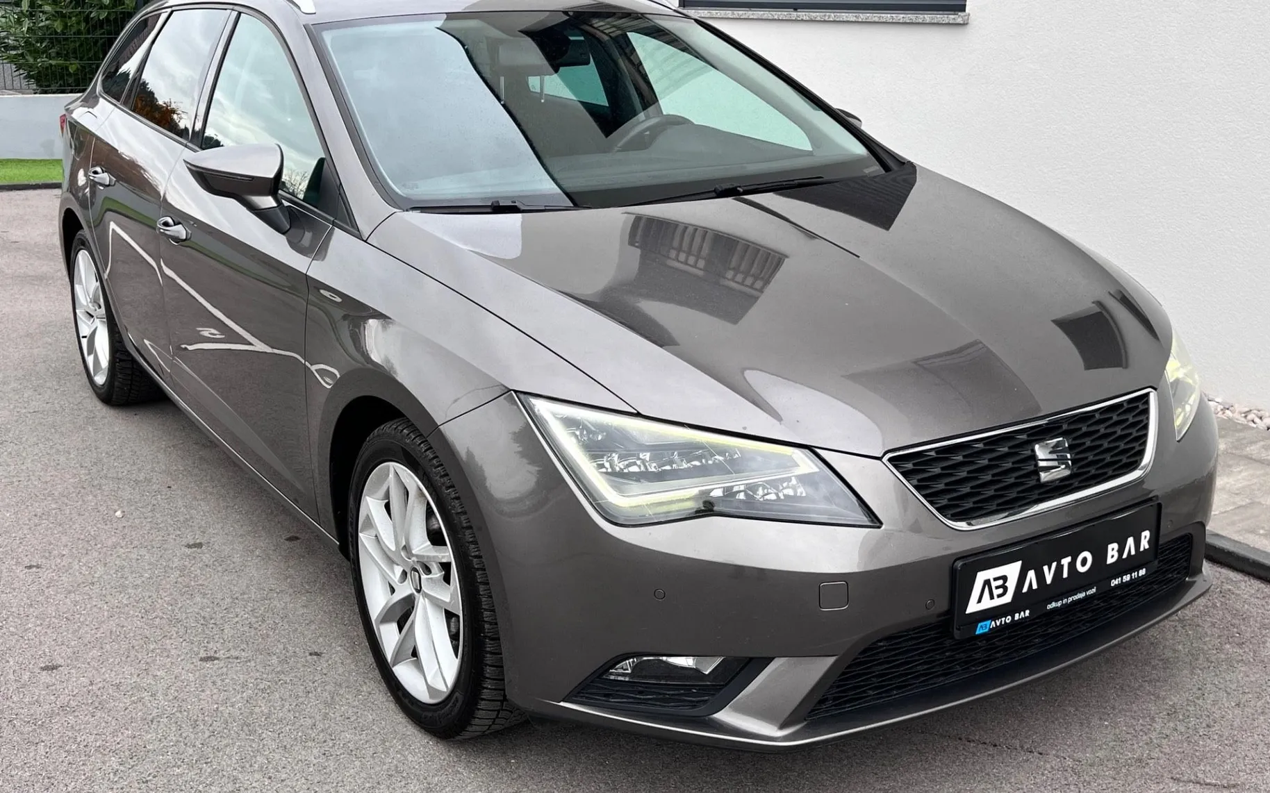 Zunanja slika - Seat Leon - 1.6 TDI+SLO+ALU+NAVI+PDC+LED... - 4