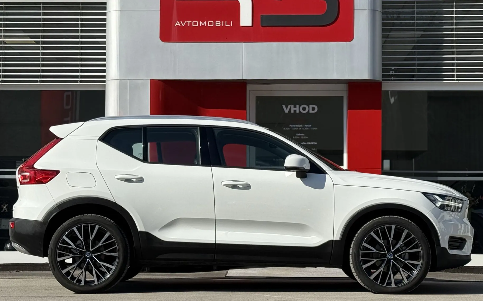 Zunanja slika - Volvo XC40 - D3 A Momentum 1.LASTNIK - 4