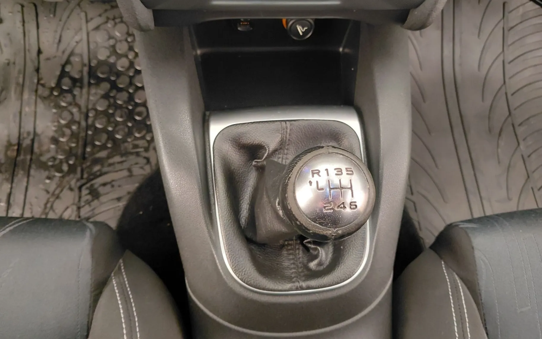 Notranja slika - Citroën C4 - 1.6 e-HDi 6 PRESTAV-NAVIGACIJA-TEMPOMAT-ODLIČEN - 11
