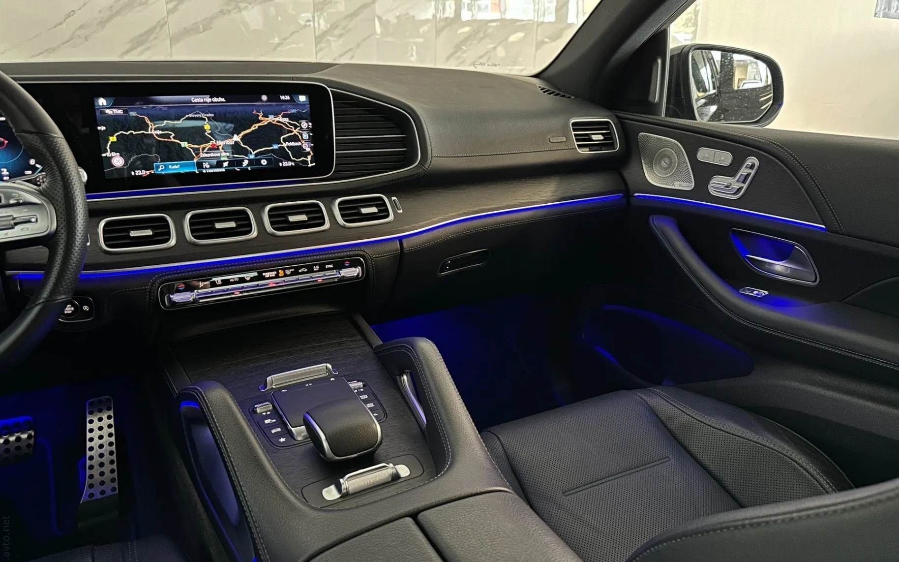 Notranja slika - Mercedes-Benz GLE coupe - 400d|4Matic|AMG|Pano|Zračno|ACC|Hlajenje|360K|... - 11