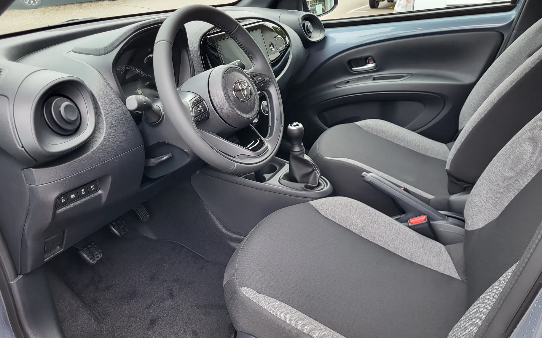 Notranja slika - Toyota Aygo - X - 15
