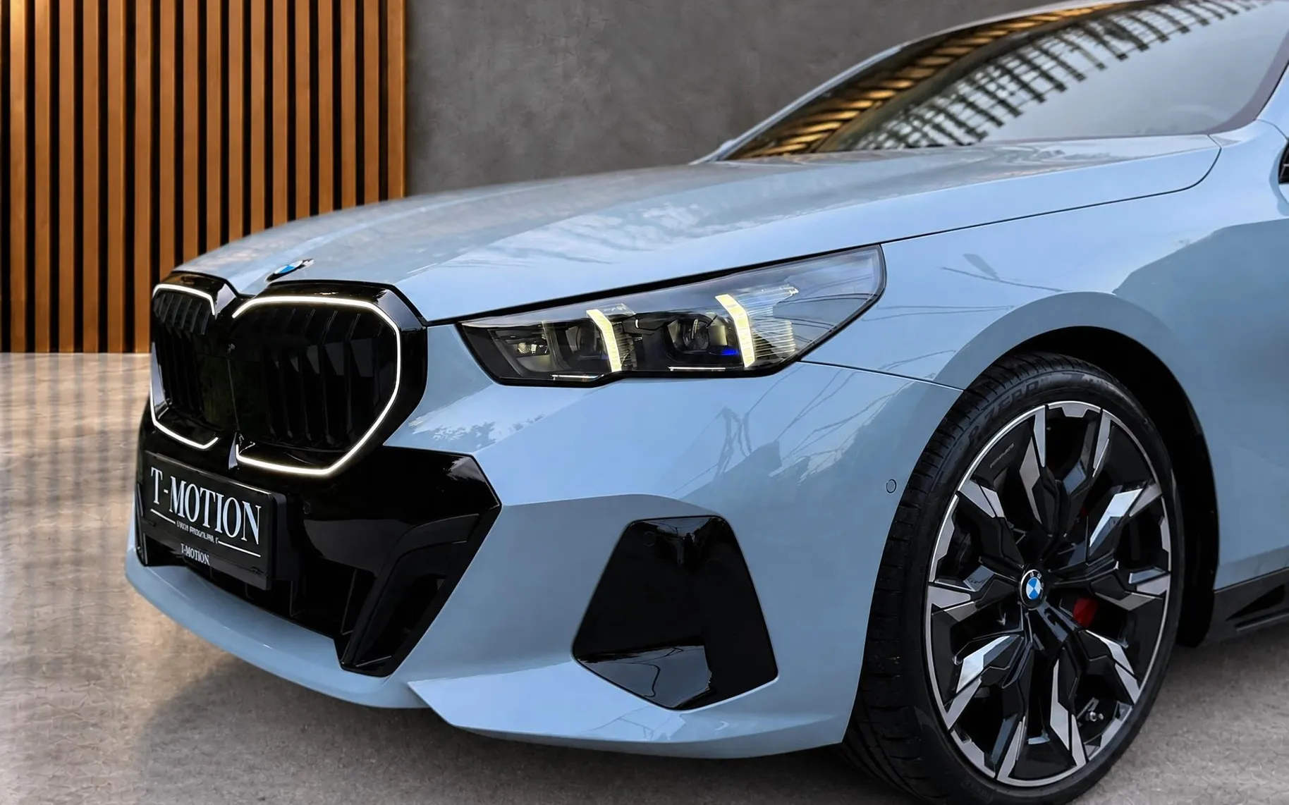 Notranja slika - BMW serija 5: - 540d xDrive|SALONSKI|Iconic|AV|Pano|ACC|B W| - 7