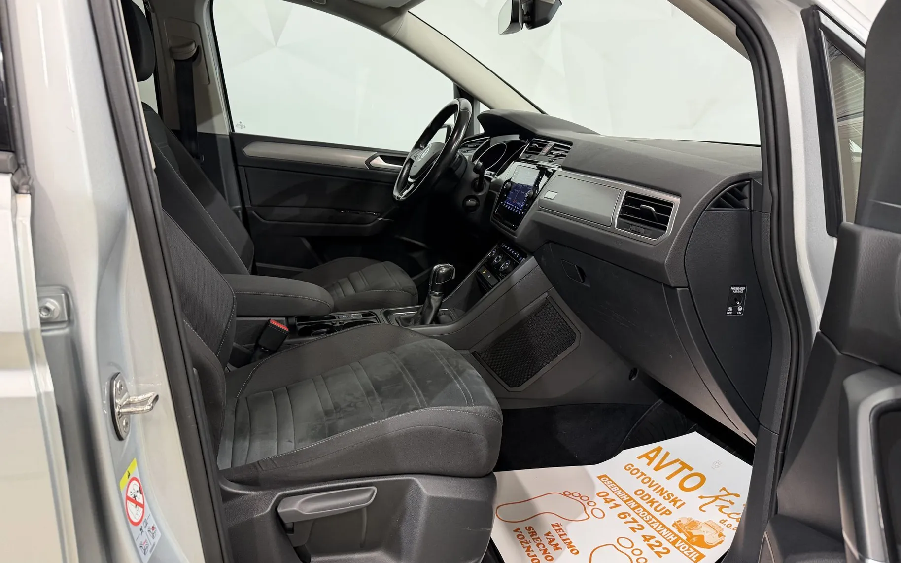 Notranja slika - VW Touran - 2.0 TDI-DSG-FULL LED-ACC-H-LINE-MASAŽA-NAVI-PDC... - 11