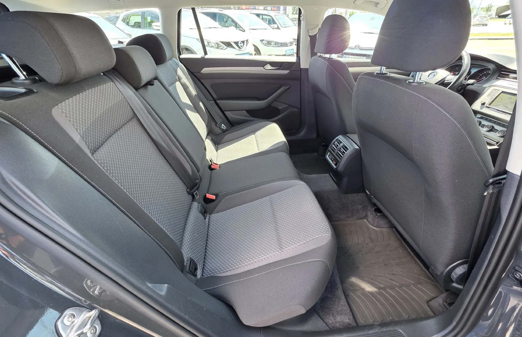 Zunanja slika - VW Passat - Variant 1.6 TDI BMT Comfortline.NAVI.GRETJE SEDŽEV. - 10