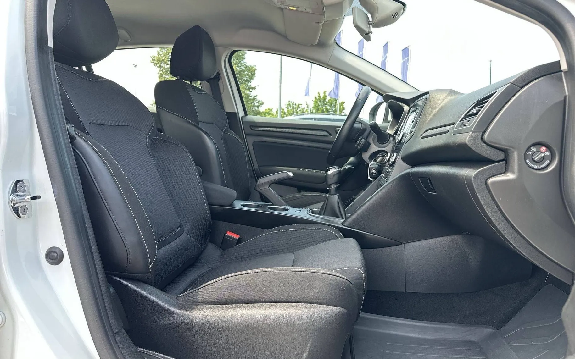 Notranja slika - Renault Megane - Berline TCe 100 - 19