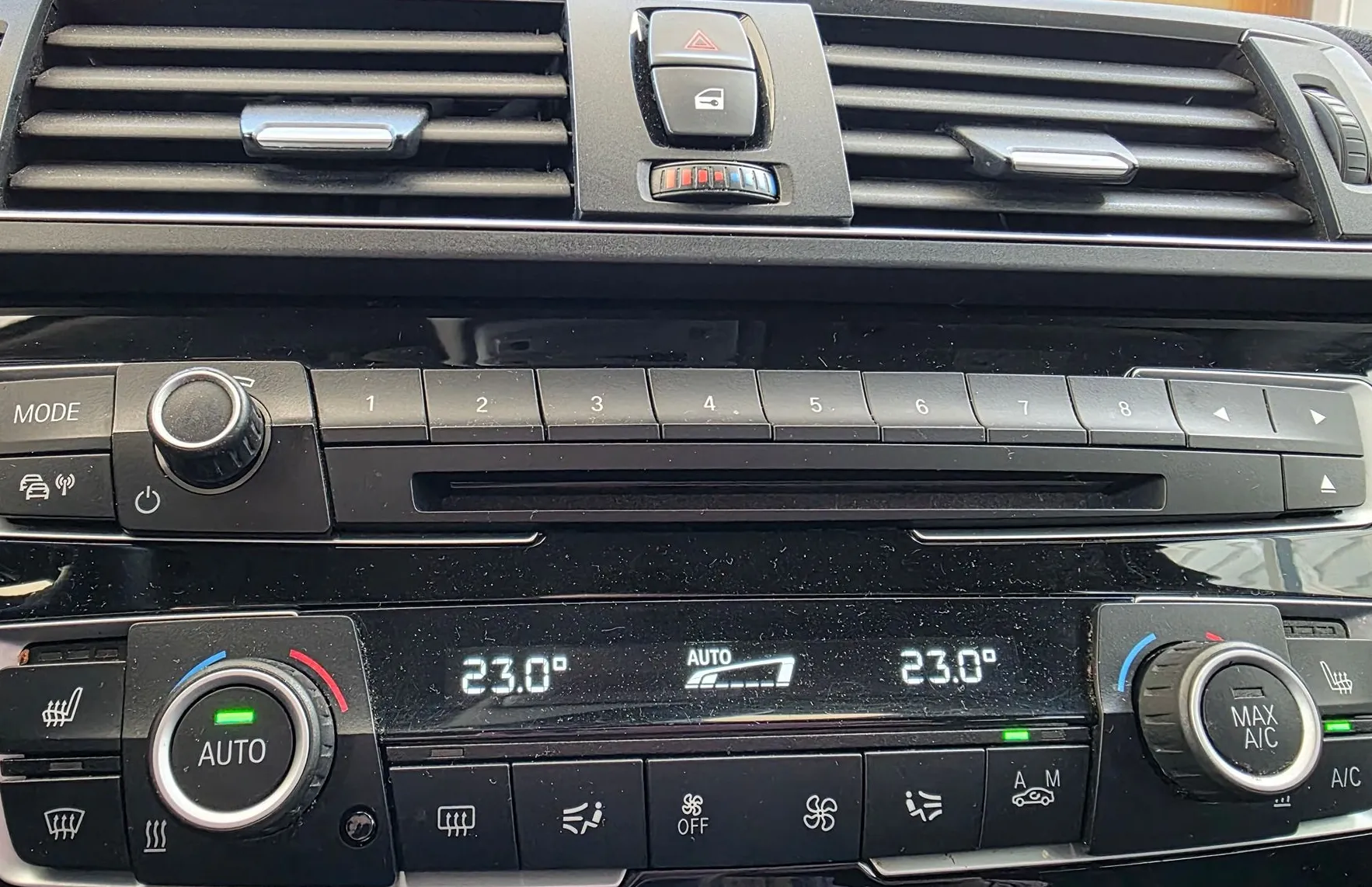 Zunanja slika - BMW Serija 1 - : 118d Sport - LED - TEMP. - GR. SED. - NAVIGACIJA - 12