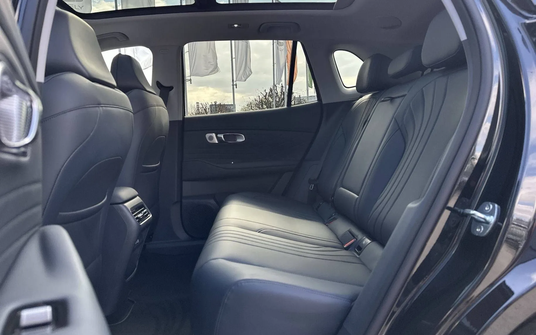 Notranja slika - Geely StarRay EM-i - Plug-In Hybrid 1.5 Max Avt... - 11