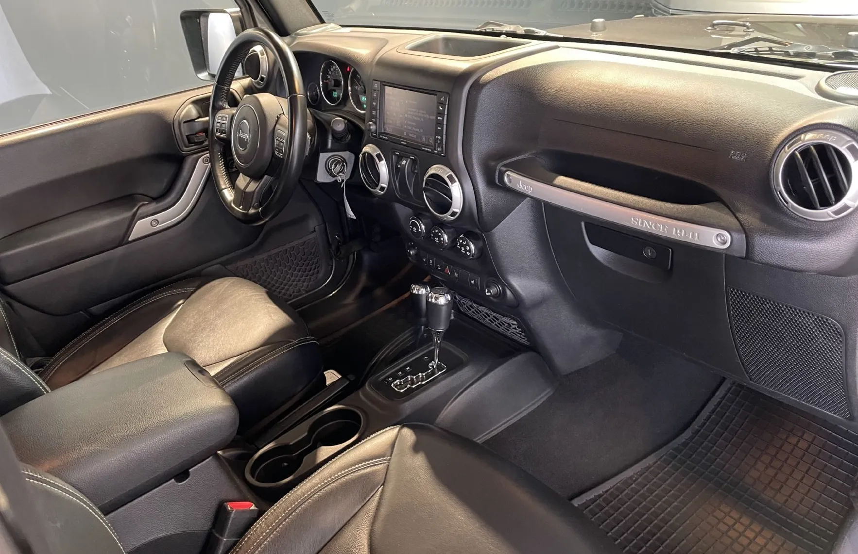 Zunanja slika - Jeep Wrangler - 2.8CRD-AUT-SAHARA-GRETJE SEDEŽEV-USNJE - 10