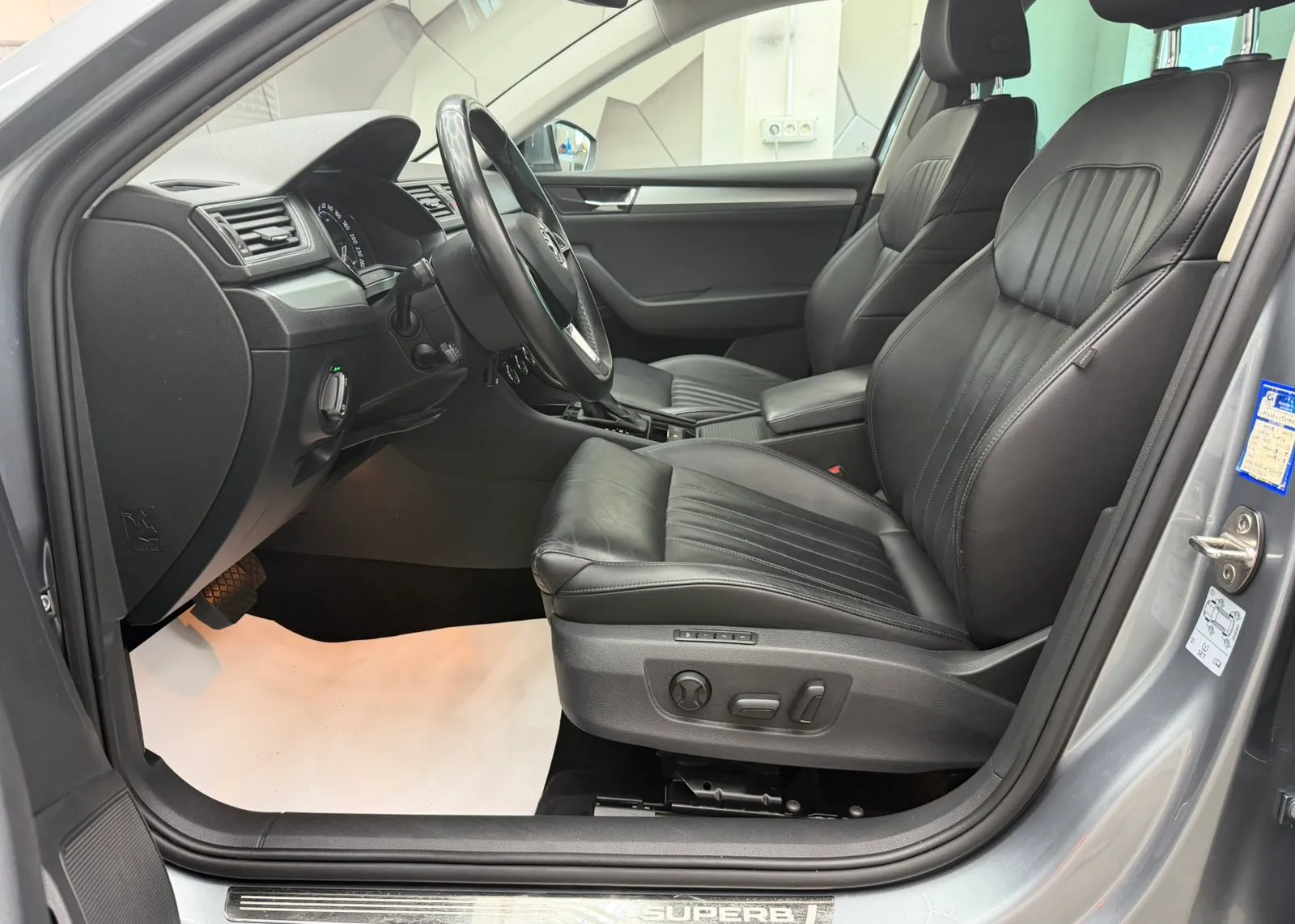 Zunanja slika - Škoda Superb - Combi 2,0 TDI L&K DSG - 6