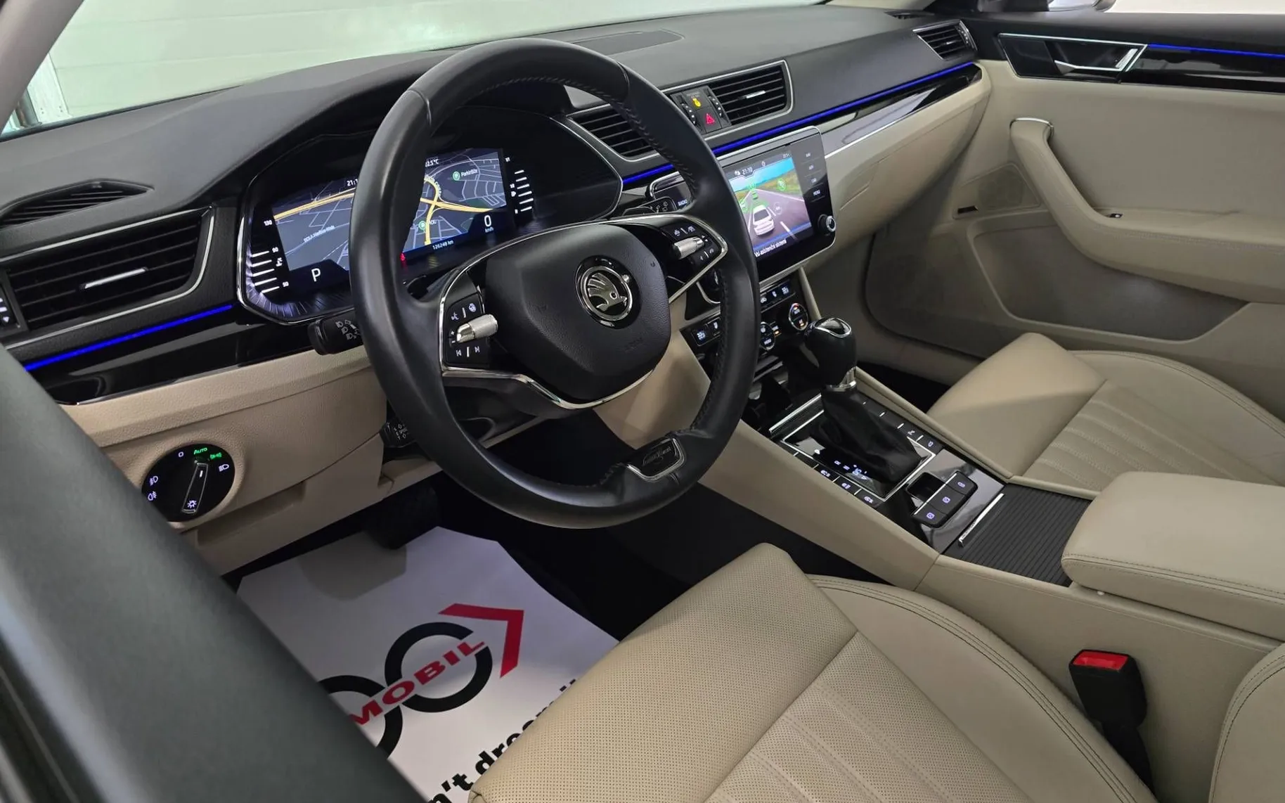 Notranja slika - Škoda Superb - Combi 2.0 TDI L K DSG - Matrix.pano.Canton.DCC.kam - 9
