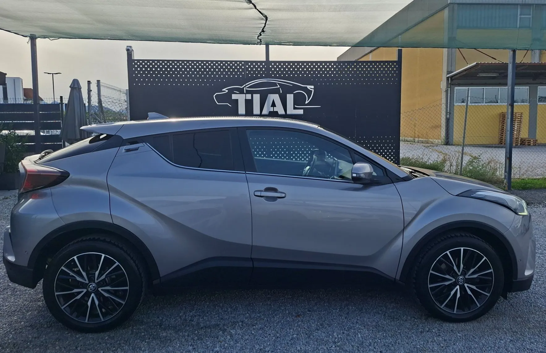 Zunanja slika - Toyota C-HR - AWD 1.2 4X4-NAVI-KAMERA-ACC-LINE ASS-VELIK SERVIS - 6