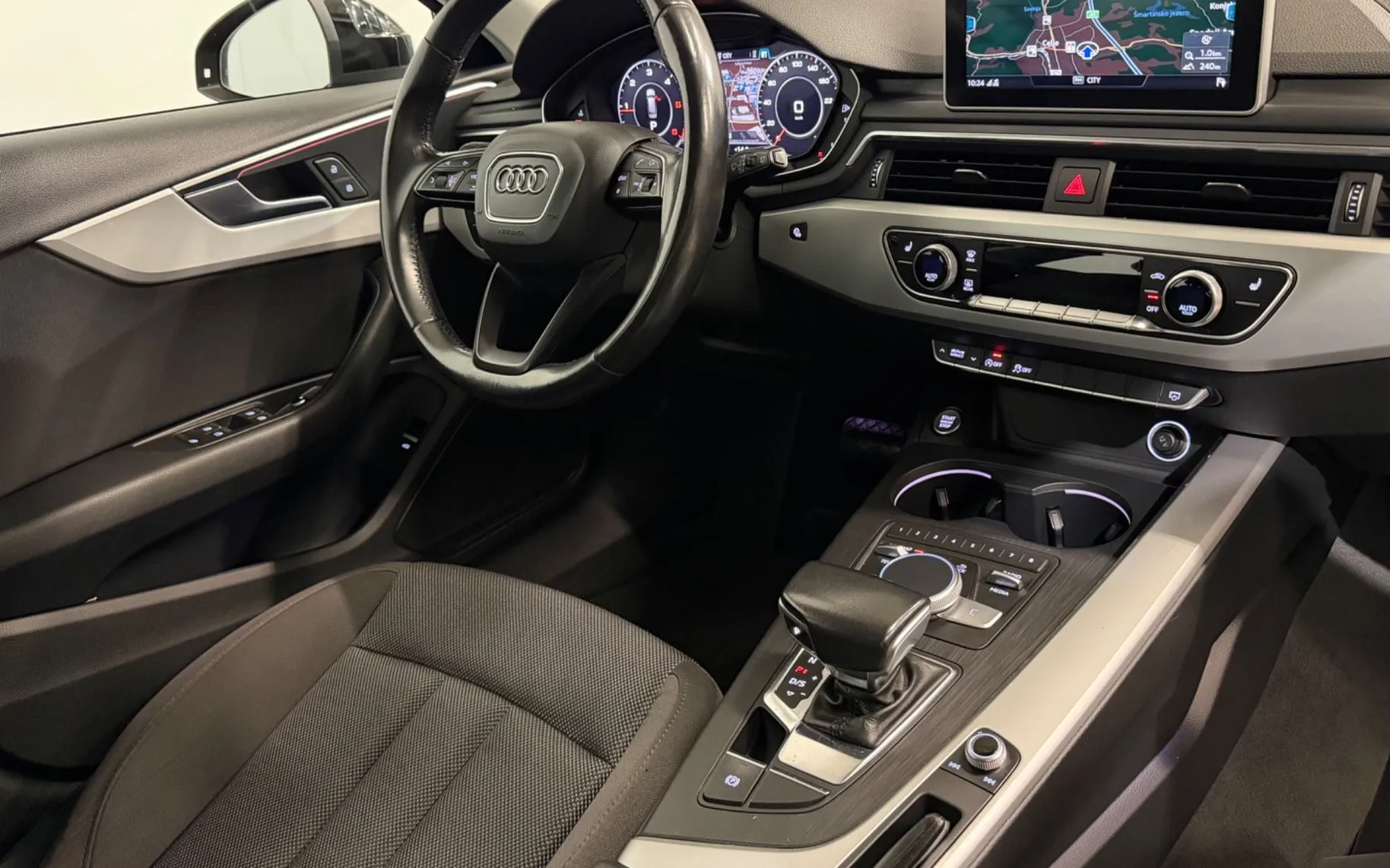Notranja slika - Audi A4 Avant - 2.0 TDI-BI-XENON-VIRTUAL-190PS-AVT-NAVI-F1-PDC - 10