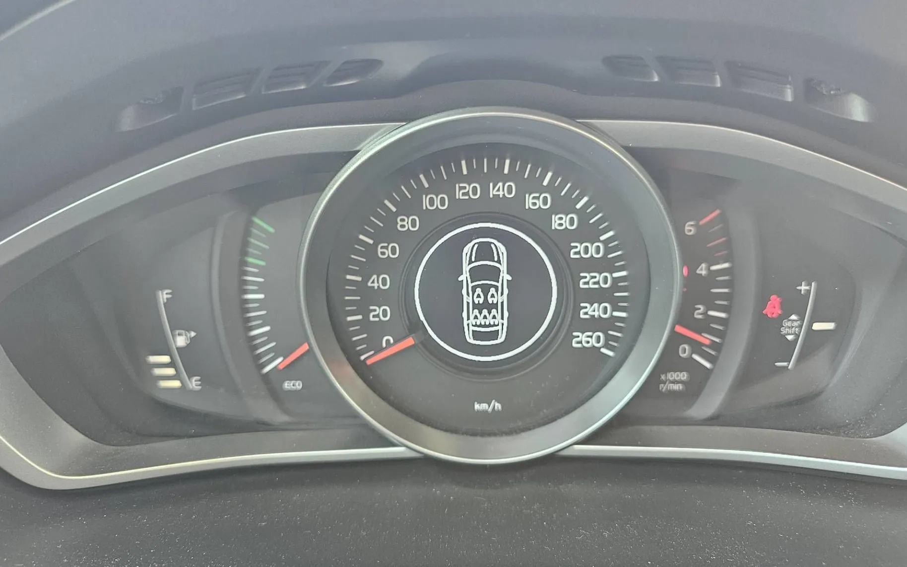 Zunanja slika - Volvo V40 - D2 Kinetic - 16