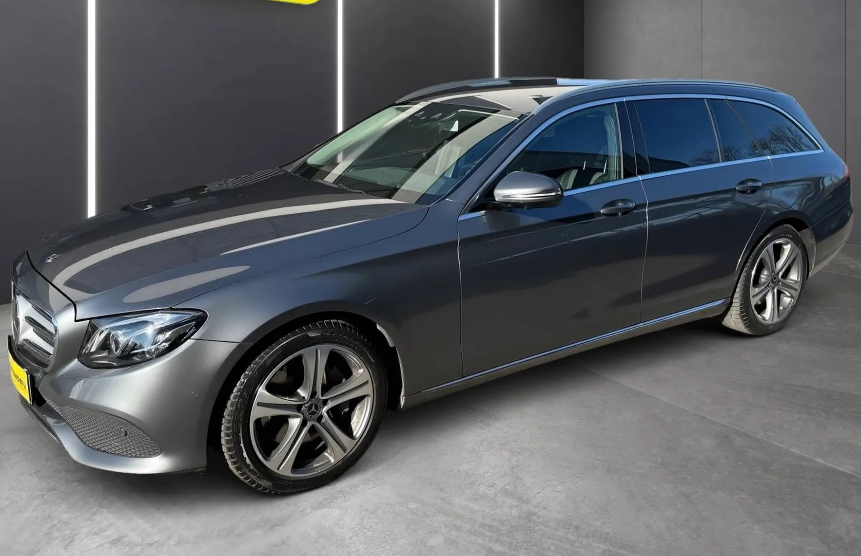 Zunanja slika - Mercedes-Benz E-Razred - E 350d FULL LED NAVI TEMP 360°KAM PDC GR.SEDEŽEV . - 3