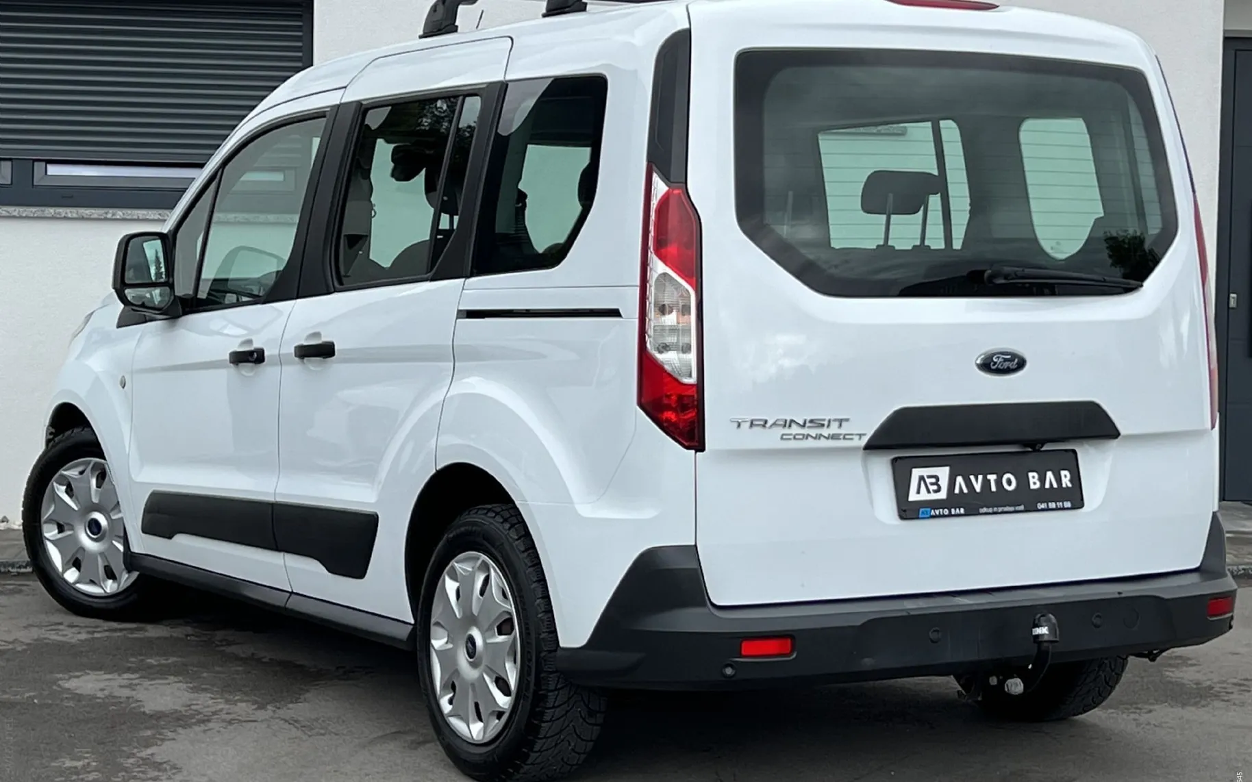 Notranja slika - Ford Tourneo Connect - 1.5 TDCi+R.KAMERA+PDC+KLJUKA+NOSILCI... - 8
