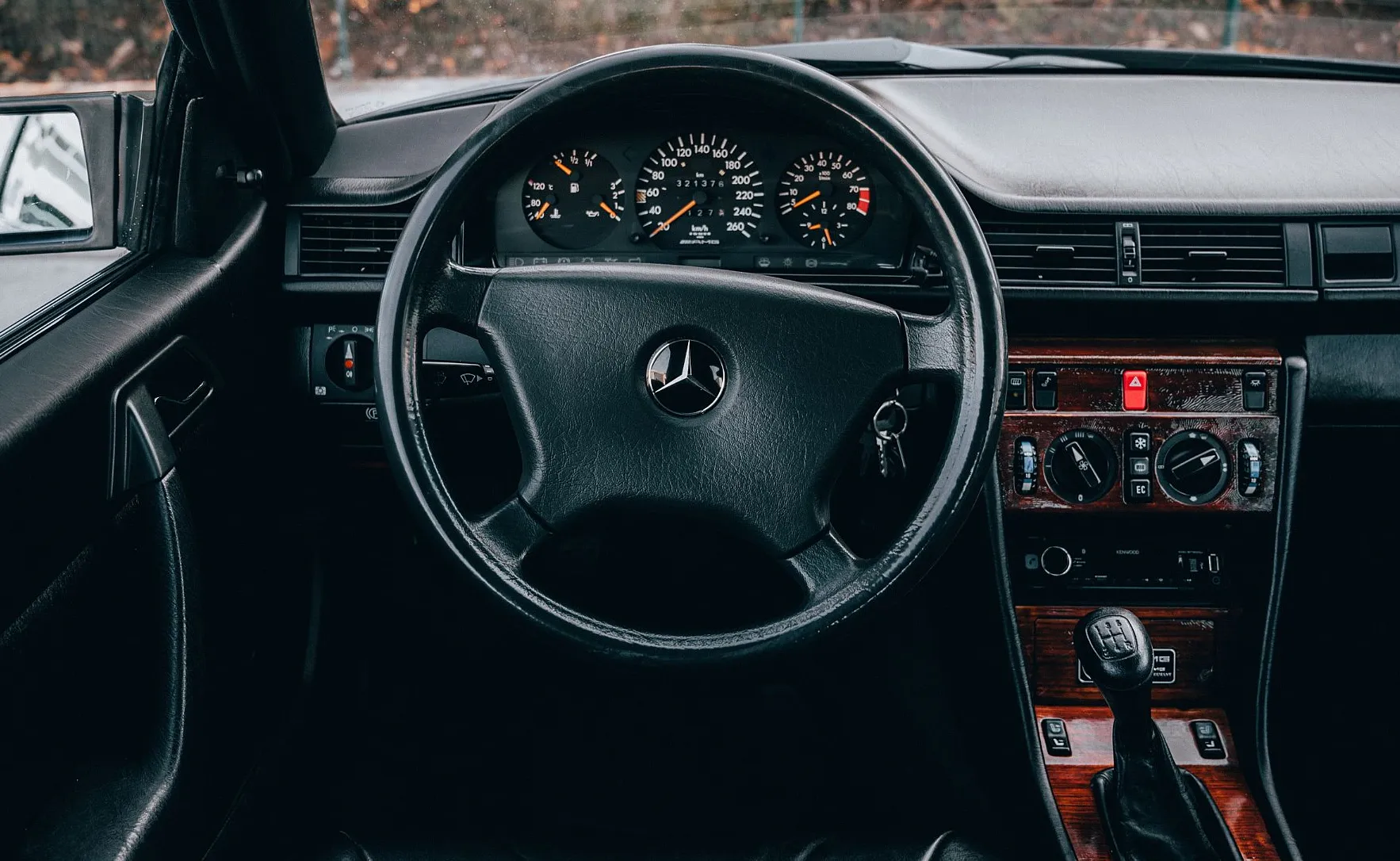 Zunanja slika - Mercedes-Benz E-Razred - CE300 AMG Usnje Starodobnik Strešno okno Klima - 13