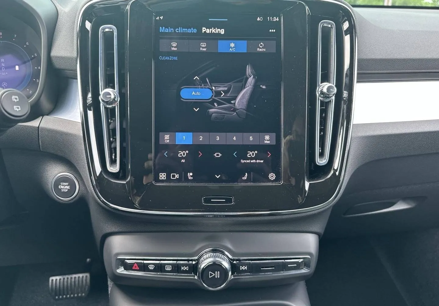 Notranja slika - Volvo XC40 - B3P Plus Dark Avt. - 19